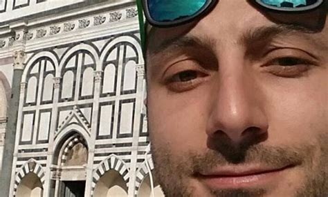 Due giorni di lutto cittadino, sono stati proclamati a bernalda (matera) dal sindaco domenico tataranno in segno di vicinanza e cordoglio per la morte di diego sgambato, il bambino di tre anni, scomparso da casa e il cui cadavere è stato ritrovato stamane nelle vicinanze di un canneto nella zona del fiume. Firenze, bimbo di un anno ucciso dal padre durante lite con la convivente. Testimoni ...