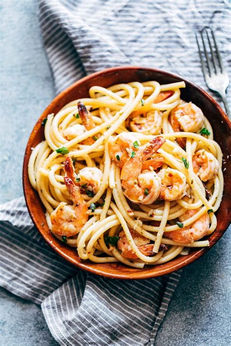Dalam resepi aglio olio ini che nom gunakan seafood, tapi boleh juga jika anda nak masukkan hirisan isi ayam atau daging. Resipi Makaroni Goreng Azie - Resepi Bergambar