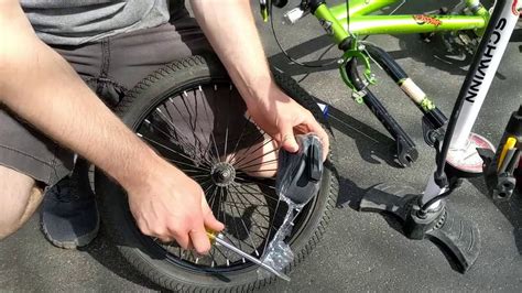 Fixing a bike tire nearly always means repairing or replacing a flat tire. How to Fix a Bike Flat Tire - YouTube