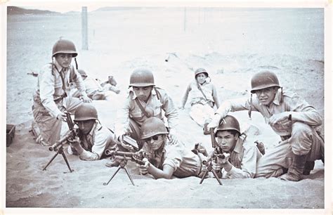 1st photo shows troops wearing panama hats a traditional ecuadorian hat and blankets, strap over the shoulder likely for a canteen, no haversack strap, i would. Revisionismo Histórico del Ecuador: ¿Por qué los malos ...