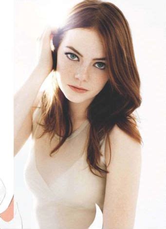 Images prises sur le vif ou mise en scène parfaitement élaborées, ces clichés. WEIRDLAND: Lindsay Lohan playing with her hair & more