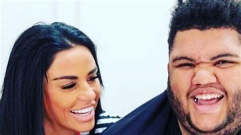 Former glamour model katie price has shared her relief as her eldest son harvey, 18, who is partially blind, autistic and has prader willi syndrome. Wegen Schluckauf: Harvey Price zerschmettert Autofenster ...