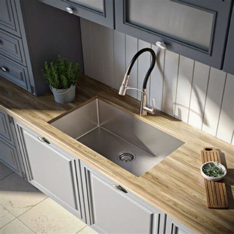 With the new decade in full swing, we wanted to take a look at the kitchen flooring trends you're most likely to see in 2020. How to choose the best sink material - TopsDecor.com