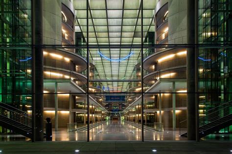 It's filled with modern art that can be viewed only during free guided tours (in german) at 2pm on saturday. Wandbild 'Paul-Löbe-Haus'