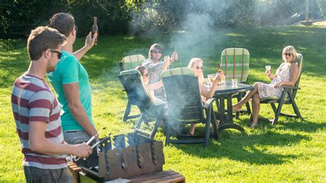 Allerdings gilt laut gesetzgeber der samstag in wohngebieten als werktag. Gesetze und Richtlinien: Grillen im Garten, Rasenmähen ...