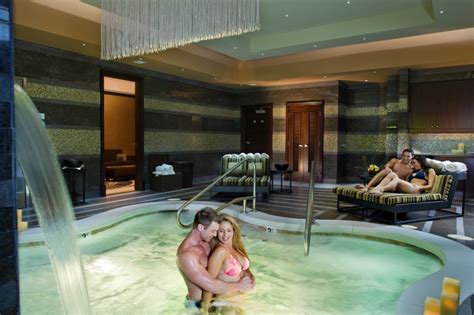 Hot girlfriends relaxing in jacuzzi. Relaxing & Pampering at the South Point Hotel's Costa del ...