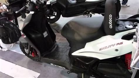 The kymco agility rs 125 features a front disc and rear drum brake that will slow you to a sure stop while the lockable under seat storage, rear rack, luggage hook and integrated pillion foot rest will ensure you have plenty of space for storage and a passenger. kymco Agility RS 125 2013 colombia - YouTube