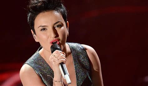 Il canale ufficiale di arisa iscriviti al canale spotify di arisa: Sanremo 2014, monta il gossip: «Arisa incinta». Lei ...