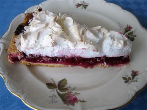 Trifft süße meringue auf sauren rhabarber entsteht ein leckerer baiserkuchen, der mit seiner kunstvollen schaumhaube auch optisch eindruck auf der kaffeetafel. Beeren-Baiser-Kuchen von flocke22 | Chefkoch.de