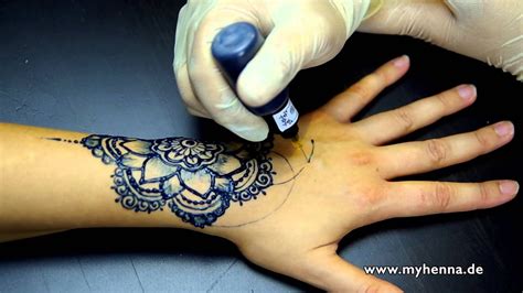 Coming from a south asian tradition, henna uses a paste made from the powdered leaves of the henna plant to create a temporary tattoo. MY HENNA - Jagua Tattoo # 6 - YouTube