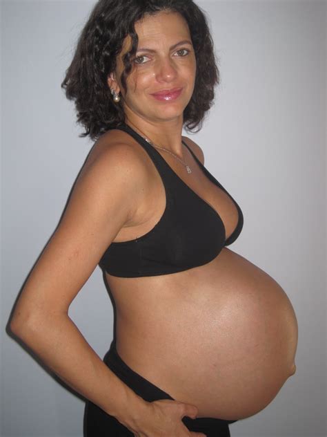 Congrats, i had no bump until about 14 weeks and then i popped big time interesting, they think mine are both boys so i wonder if the could be identical too? 34 weeks pregnant with twins - The Maternity Gallery