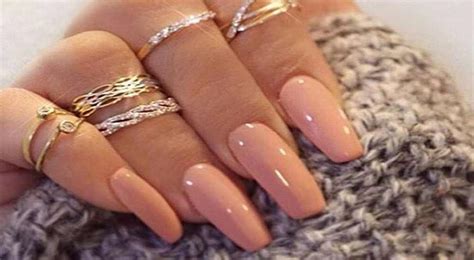 Uñas acrílicas vs uñas de gel. El negocio de las uñas acrílicas, conoce sus beneficios