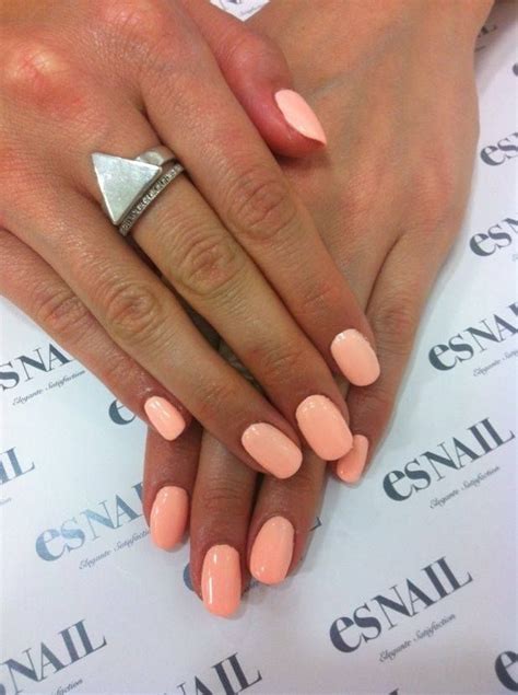 Si tienes el tono de piel morena y estas en duda qué color de uñas te queda mejor, entérate aquí que es lo mejor para ti. Nailart que te encantará. Colores suaves y discretos ...