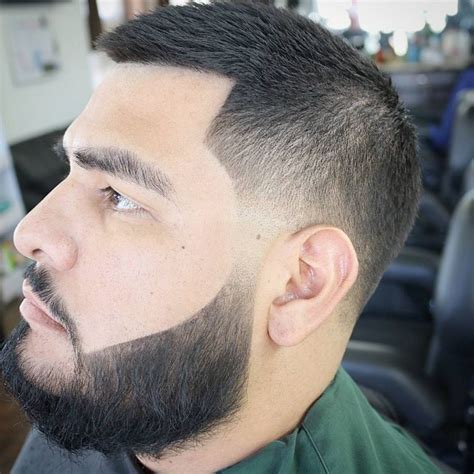 Moreover, you can ask your barber for a skin fade haircut to taper the hair to create shaved sides. 60 Perfect Low Top Fade Haircuts - Forever Classy(2019)