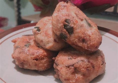 Tahu putih sebanyak 200 gram, haluskan. Resep Perkedel Tahu Isi Kornet oleh Annisaskn - Cookpad