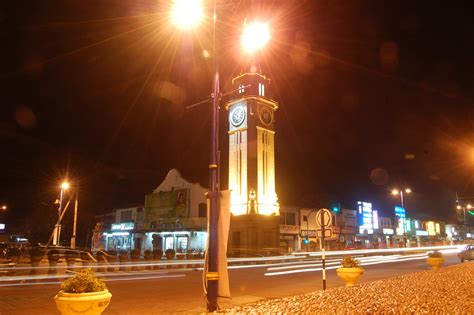 Menara jam besar ini adalah mercu tanda yang unik bagi penduduk sungai petani ini. Jam besar Sg Petani | Noor Azuan | Flickr