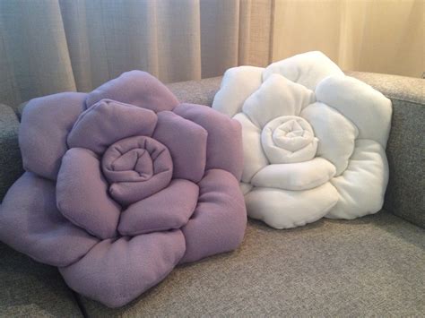 Oggi porteremo le nostre capacità diy al livello successivo! Lalletta Creativa - Il Blog: CUSCINO A ROSA ...