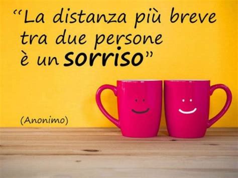 Quando sorridiamo inarchiamo le labbra, a volte mostrando i denti, a volte no, normalmente come manifestazione di una sensazione le più belle frasi sul sorriso per sorridere… e riflettere. Frasi sul sorriso: 100 modi per ricordarsi di sorridere ...