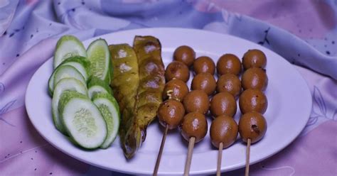 Masukkan telur puyuh, tuangkan air kelapa dan tambahkan kecap manis. Resep Telur Puyuh Kecap Pala / Telur Kecap Puyuh Mary ...