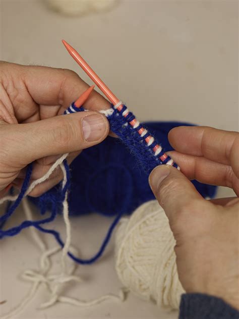 With this technique we are casting off knitwise on a knit row; DOUBLE KNITTING - HOW TO KNIT 2 LAYERS AT THE SAME TIME ...