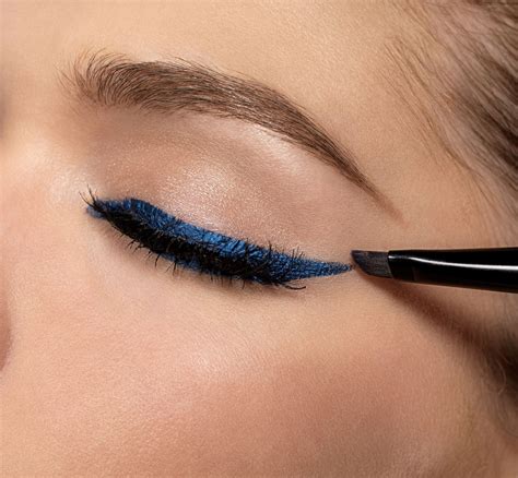 Two shimmers were fantastic, while the mattes were a little sheer or powdery, and one shimmer was better. Confused By Your Eyeshadow Palette? These 5 Foolproof Tricks Can Help. | How to apply eyeliner ...