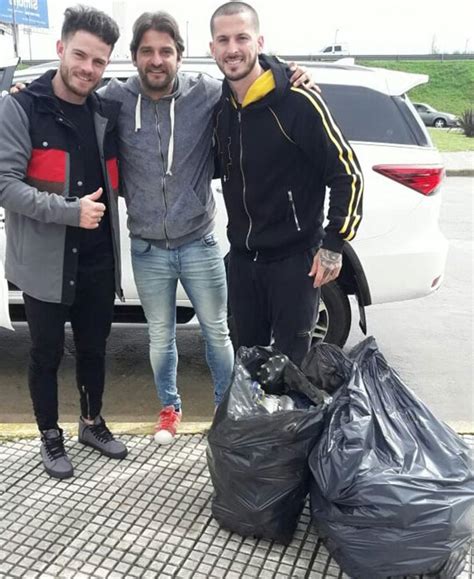 Ya se sumó benedetto y ríos habló sobre la celebración. Jugadores de Boca donaron botines a un club de Primera C ...