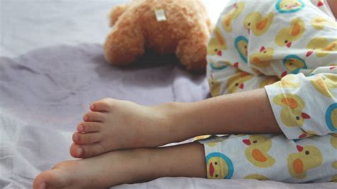 Sekalipun pekerjaan mewajibkan anda untuk banyak duduk, sesekali ambil waktu untuk meregangkan tubuh. BAGAIMANA NAK MENGATASI MASALAH ANAK-ANAK KENCING MALAM ...