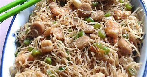 Bihun bisa diolah menjadi masakan berkuah ataupun masak tumis. Resep Bihun goreng oleh marlianimustamin - Cookpad