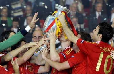 La spagna batte 2 a 1 la svezia e vola ai quarti di finale. ANSA.it - Speciale Europei 2008 - Spagna, festa campioni ...