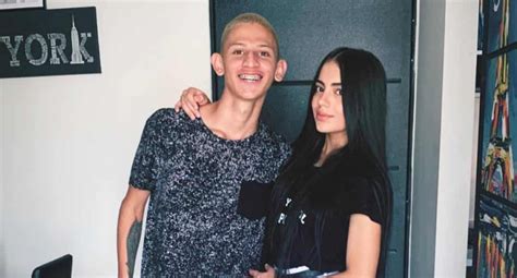 El instagramer 'la liendra' se midió en un reto de preguntas con su novia luisa castro. La liendra y su novia desnudos en el baño