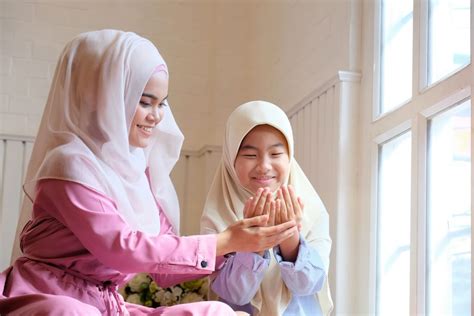 Rukun iman lengkap dengan makna dan pengertian iman beserta tingkatan iman menurut al qur'an dan menurut bahasa serta istilah. Tak Hanya soal Percaya, Ini Pengertian Rukun Iman - Umroh.com