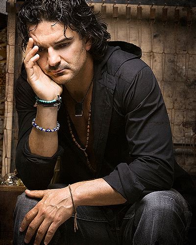 Ricardo arjona has become one of the top latin music artists in the 2021 music scene, delighting fans with a unique latin music sound. Fotos de Ricardo Arjona | Fotos de Famosos