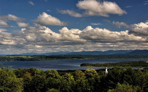 Walking or biking along the shoreline paths is another option. Ein Sommertag am Starnberger See Foto & Bild | deutschland ...