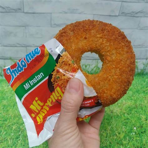 Buat kalian aku ga saranin ini dimakan tiap hari cukup sesekali aja dan untuk. Viral Indomie Donat Goreng, Begini Resep Mudah Membuatnya ...