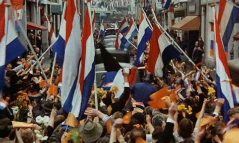Fight and resistance, fear and resignation, collaboration and high treason. Soldaat van Oranje (1977) Free Download | Rare Movies ...