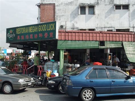 Wishing everyone a warm and blessed raya showered with love, health and peace! haPpY HaPpY: Roast Pork Noodle @ Taman Megah, Petaling Jaya