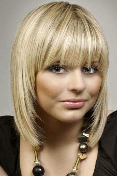 Wavy blond shoulder length hair. Pictures of shoulder length haircuts with bangs