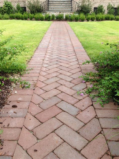 Herringbone brick pattern with moss. Straight ahead! This herringbone path with a soldier ...