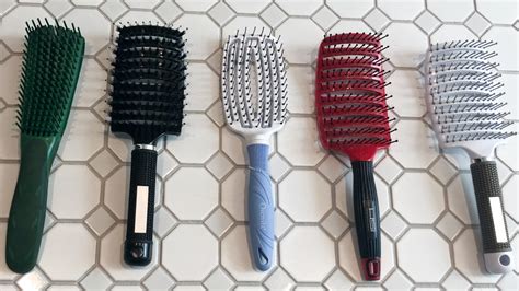 Best cat brush for furry felines and their owners. The Best Detangling Flex Brush | July 2020
