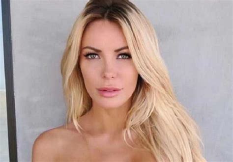 Born crystal harris on 29th april, 1986 in lake havasu city, arizona, usa, she is famous for playboy. A Look At Crystal Hefner's Love Story With Hugh Hefner and How It Brought Her To Fame