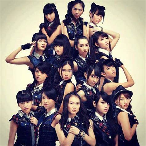 jkt48 theater stage managers nadiyah rizka prayuningrum alisya latiefa jkt48 theater security team maxwell elmer. racchan: LYRIC JKT48 - RIVER