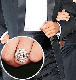 Like scarlett johansson's engagement ring, this stunning custom ring from brilliance features incredible details that give a nod to art deco style. I'm obsessed with Scarlett Johansson's engagement ring ...