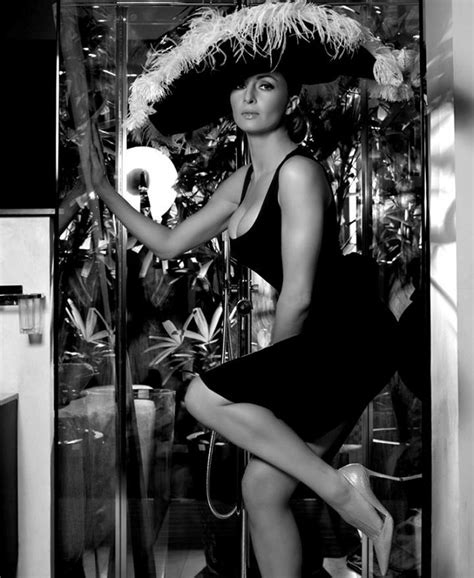 Mihaela radulescu schwartzenberg is a leo and was born in the year of the rooster life. Mihaela Radulescu, in goana dupa complimente! "In poza asta sunt o DOAMNA!" | Ziarul National