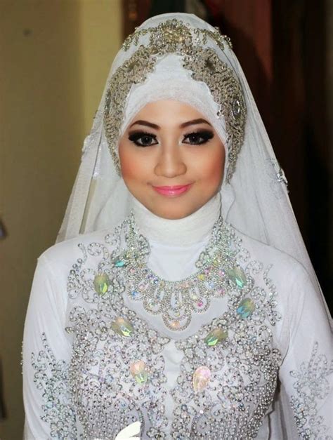 Kebaya pengantin, wisuda & aksesoris di www.grosirkebaya.net telp.0271.2182020. Tutorial Kerudung Pengantin Modern | Pengantin, Kerudung ...