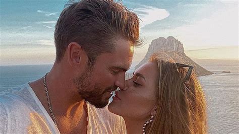 Für diese großartigen neuigkeiten braucht es keine vielen worte. Jessi Paszka und Johannes bekommen erstes Bachelorette ...