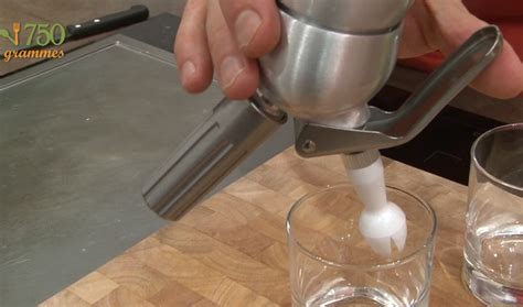L'utilité des croisillons autonivelants pour assurer une esthétique et une étanchéité parfaites, les joints doivent mesurer au minimum 2mm. Comment utiliser un siphon ? (vidéo)