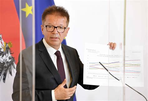 Bundesminister für soziales, gesundheit, pflege und konsumentenschutz rudolf anschober (grüne) bei einer pressekonferenz zum thema ,,sicherer wintertourismus in österreich. Austria says reopening shops has not accelerated ...