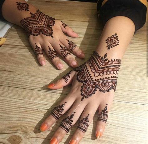 Are you searching for latest festival or best new finger & thumb mehndi designs images and mehndi design ideas which is most popular on festival session on social media. Ig : raudhahedrah | Henna, Henna hand tattoo, Mehndi designs