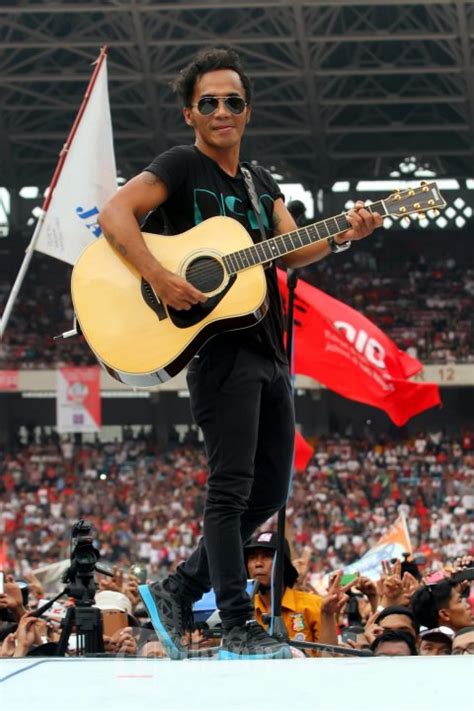 68 tren model rambut pendek 2020 terlengkap untuk kamu coba. Slank Konser Salam 2 Jari di GBK, Foto 15 #1237822 ...