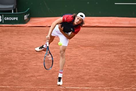 Association sportive de tennis encadrée par une belle équipe. Arthur Cazaux s'arrête au deuxième tour à Genève - L'Équipe